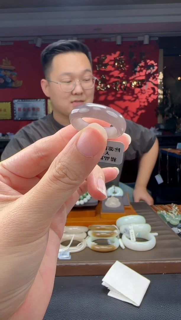 颈饰未镶嵌和田玉烟紫戒圈