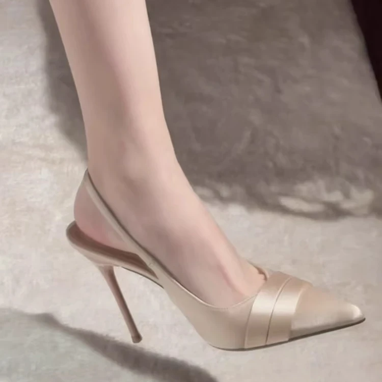 2025新款包头浅口绸缎香槟色一字扣带凉鞋凉鞋女款2025新款高跟鞋