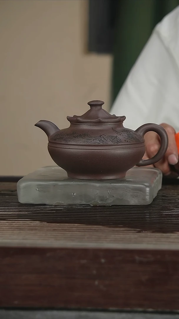 茶壶紫砂高工方玉兰，带证300CC228号