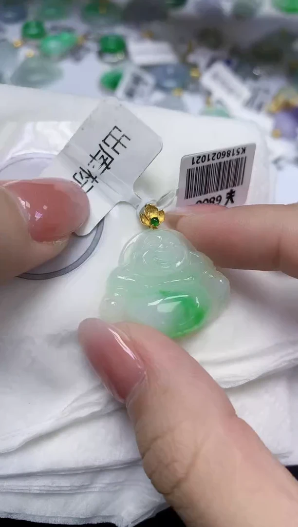 颈饰18K金镶嵌翡翠天然缅甸翡翠A货多样性发一件