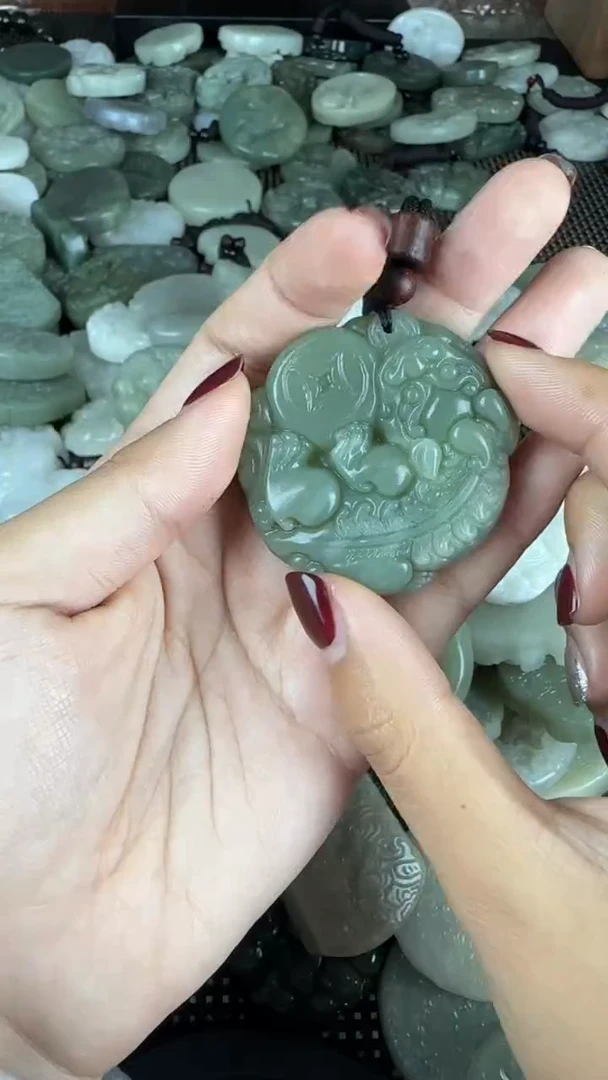 颈饰未镶嵌和田玉1