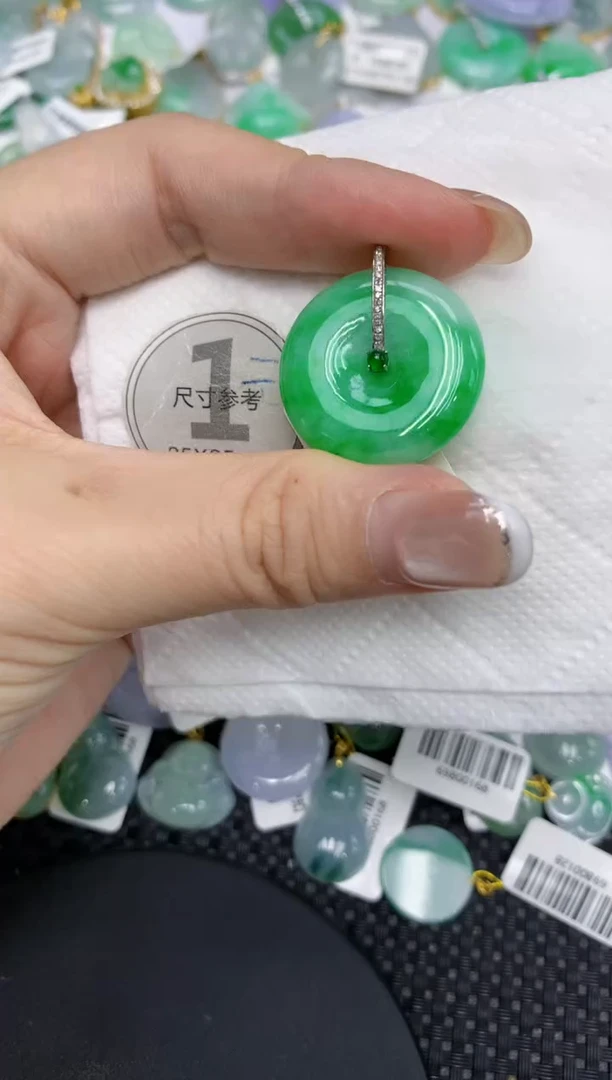 颈饰18K金镶嵌翡翠111111