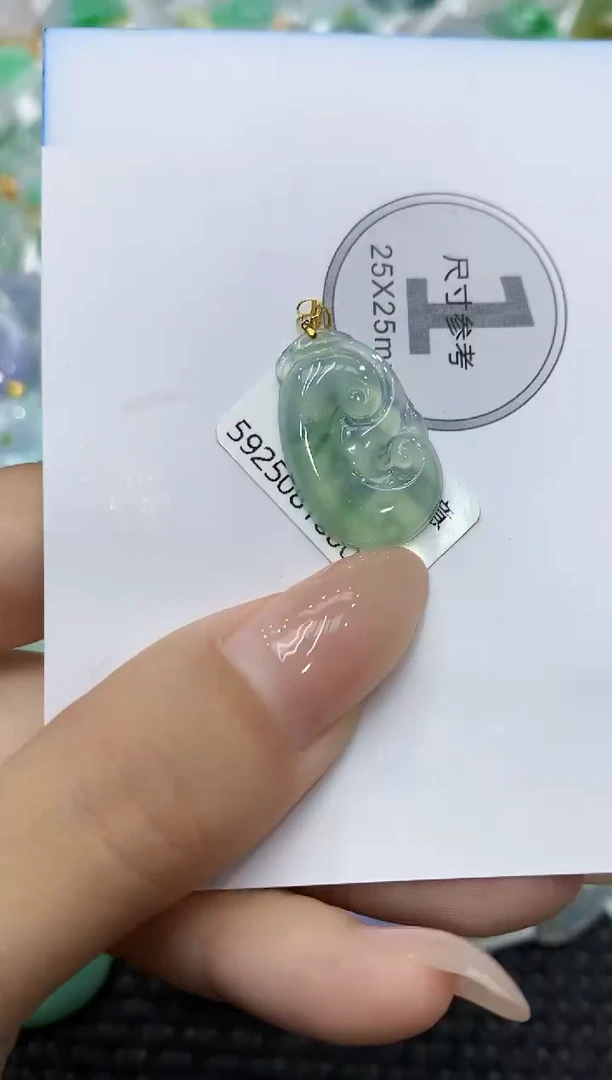 颈饰18K金镶嵌翡翠111111111111