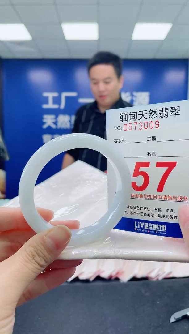 未镶嵌手镯翡翠天然翡翠手镯