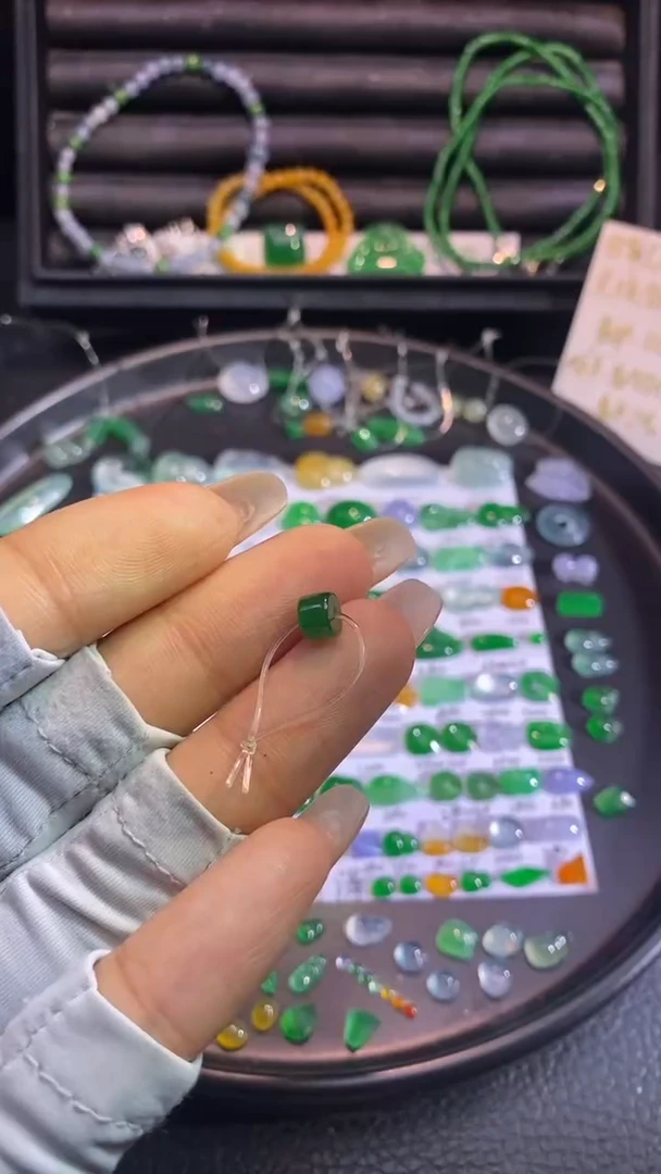 翡翠挂件未镶嵌珠子