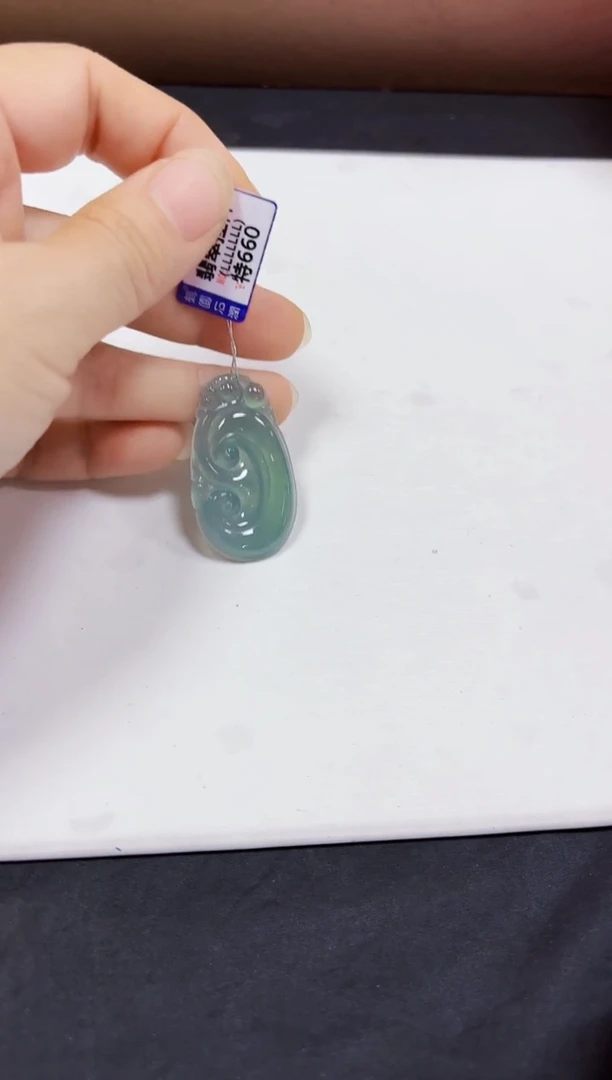 颈饰未镶嵌翡翠挂件
