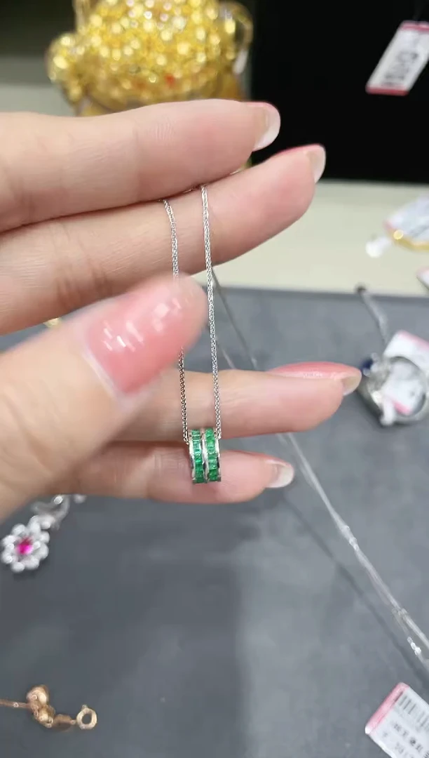 18K金镶嵌祖母绿项链路路通