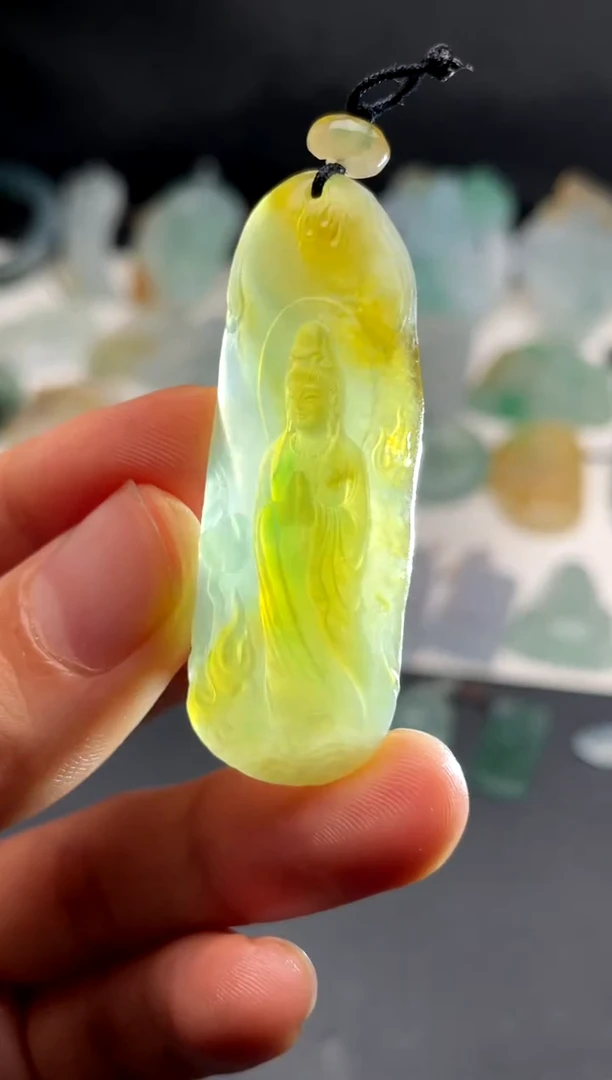 未镶嵌定制翡翠毛货观音 不含绳子