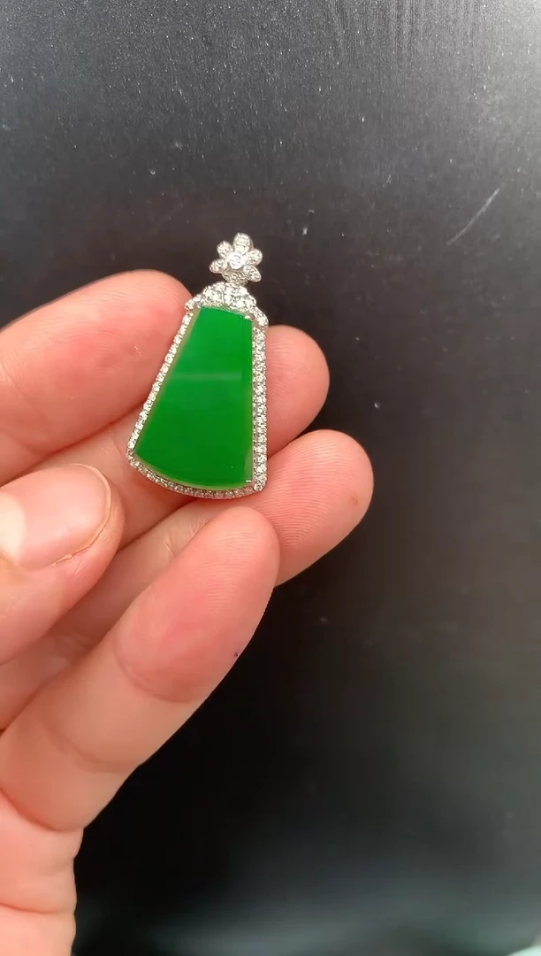 【闪购商品】翡翠颈饰18K金镶嵌一1540