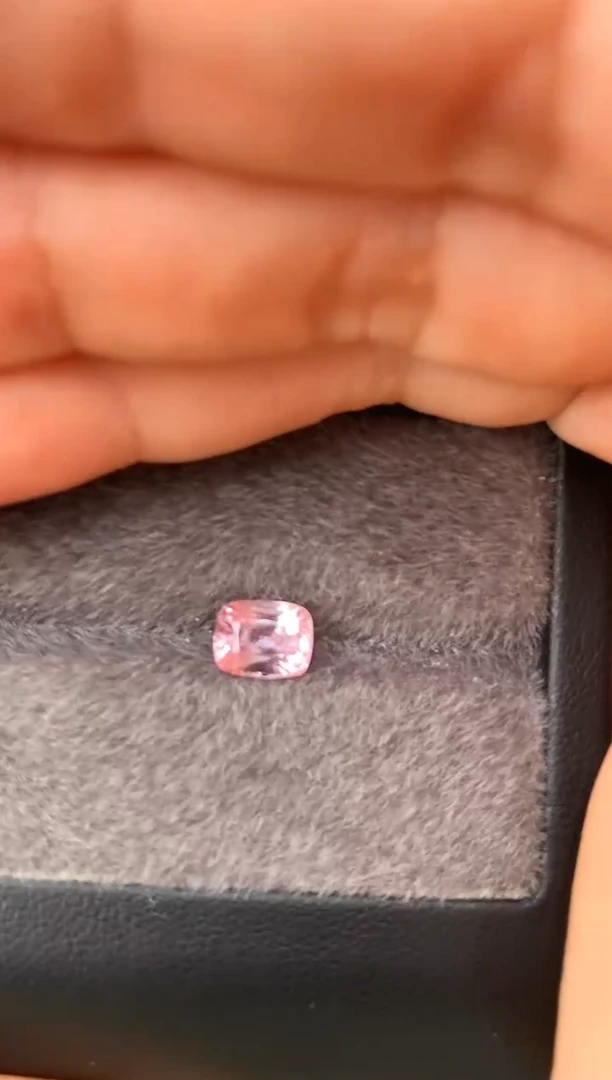 未镶嵌裸石定制尖晶石枕型 粉色调 1.70ct