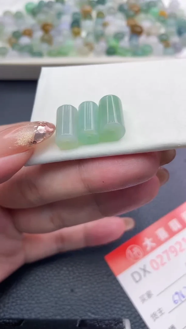未镶嵌定制翡翠潘****睫珠子