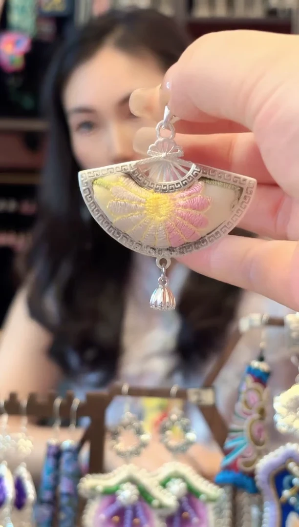 织绣云织谣民族风精美饰品  518