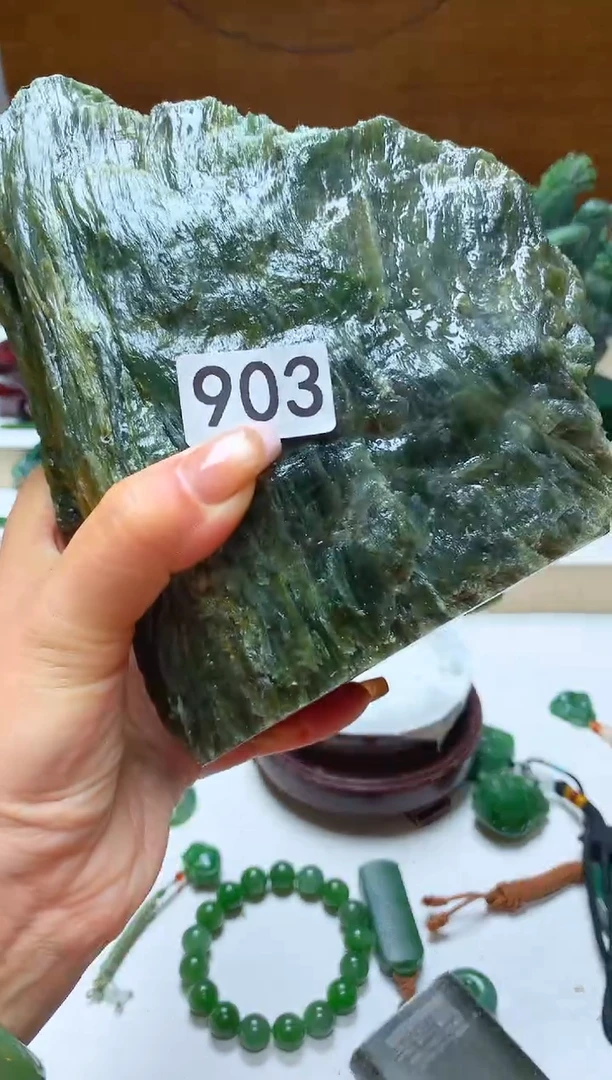 未镶嵌和田玉摆件1