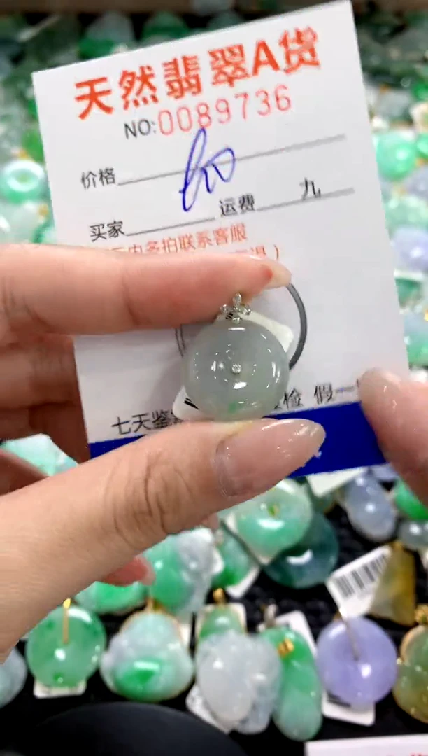 翡翠18K金镶嵌颈饰1111111111111111