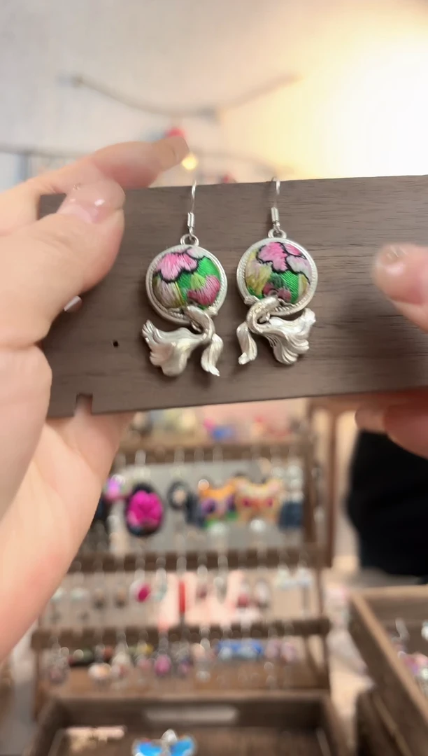 织绣彩云南阁非遗老绣饰品052