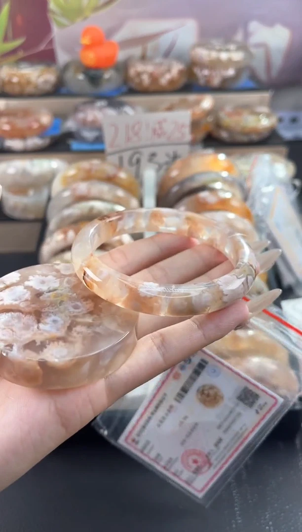 未镶嵌手镯石英质玉60