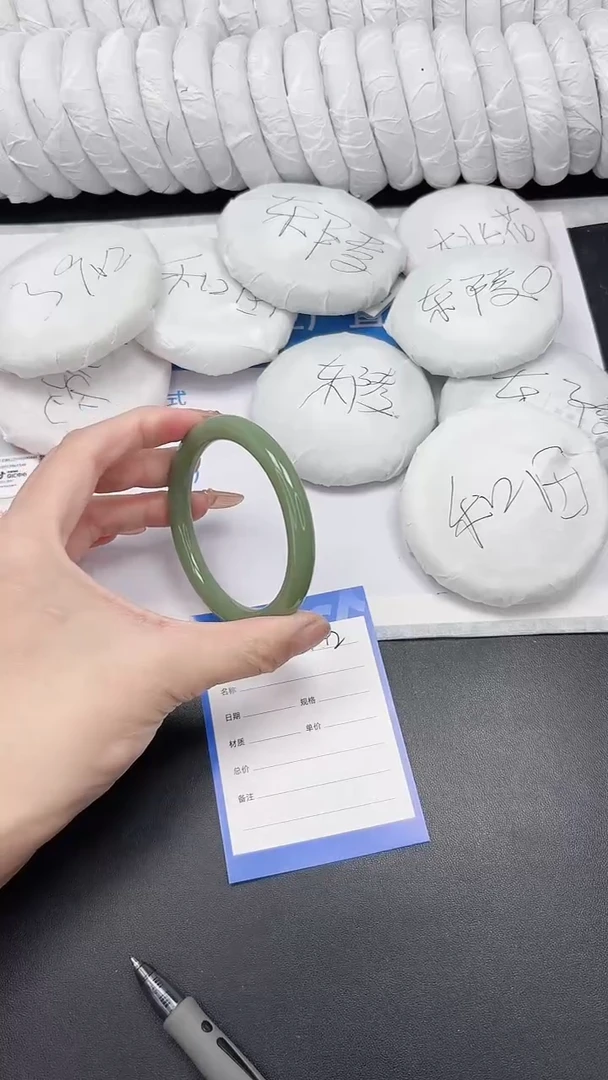 未镶嵌手镯石英质玉142-56.8HY