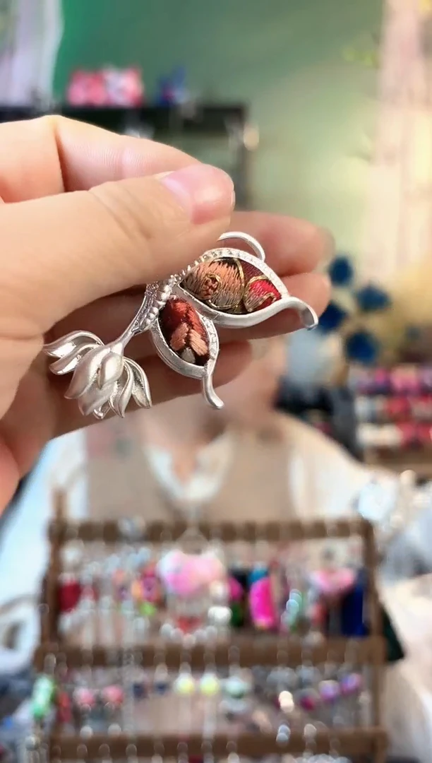 彩云南阁非遗老绣饰品505*