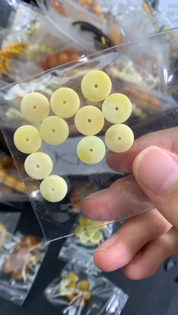 蜜蜡未镶嵌珠宝奇石多样性发一件