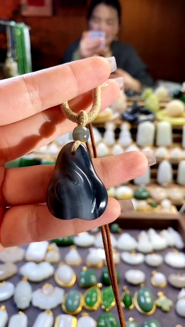 【闪购商品】和田玉吊坠未镶嵌。