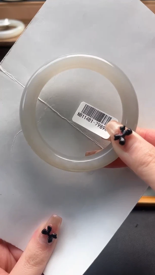 【闪购商品】和田玉手镯未镶嵌56