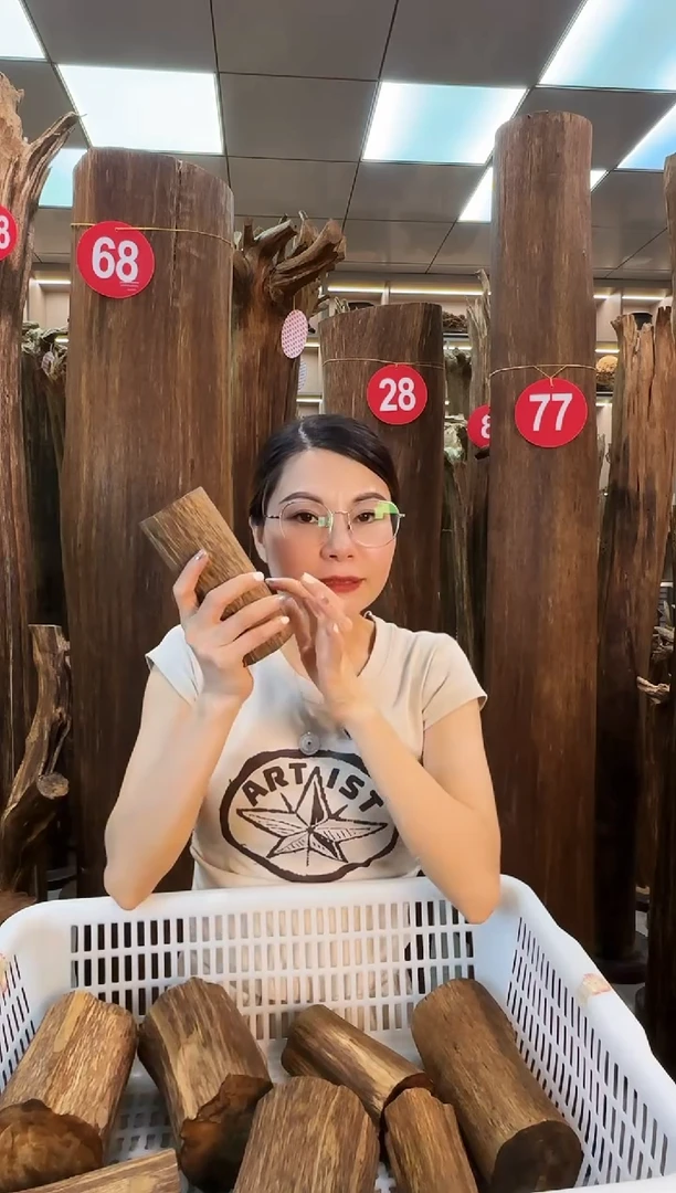 沉香碎屑沉香沉香原料摆件工艺品一百元以上带底座