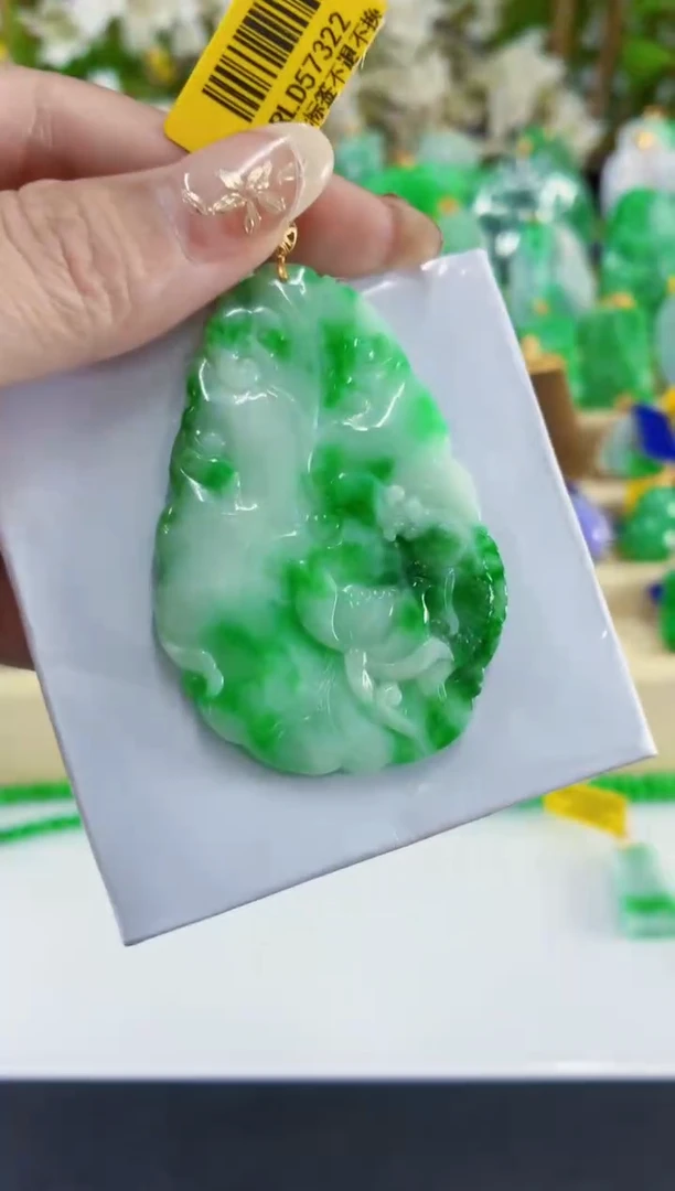 吊坠(不含链)18K金镶嵌翡翠挂件