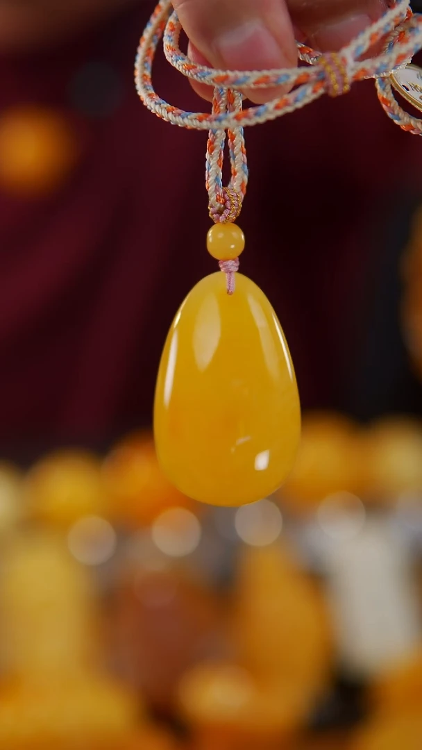 【闪购商品】蜜蜡颈饰未镶嵌16.16焦皮料水滴吊坠