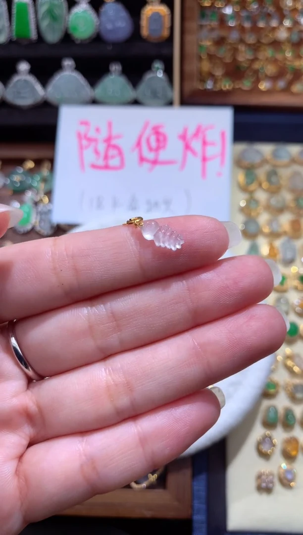 颈饰18K金镶嵌翡翠翡翠