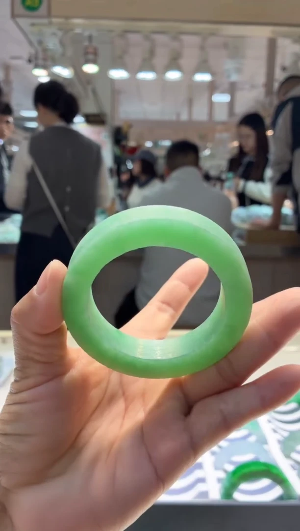 未镶嵌手镯定制翡翠参考价 大万