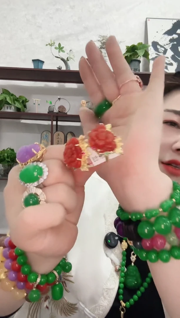 14K金镶嵌戒指翡翠红翡花开戒指