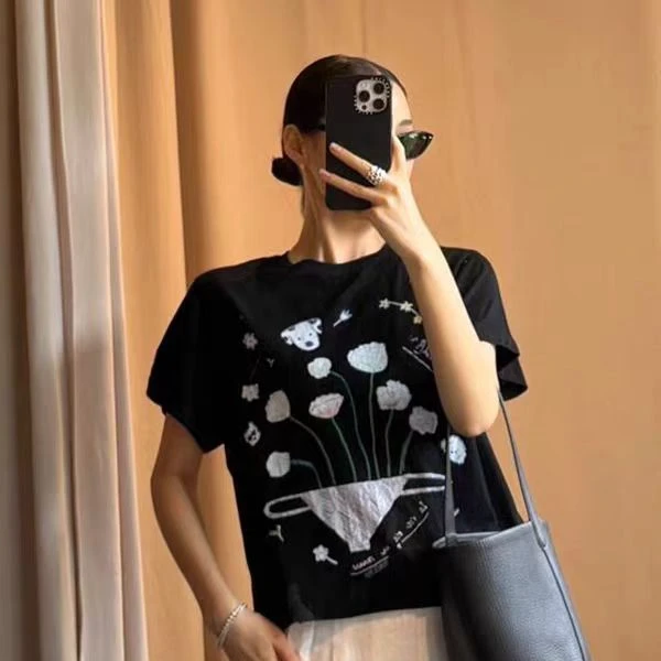 2025短袖女上衣夏薄款轻奢高级感美式潮流赫本风花卉印花黑色T恤