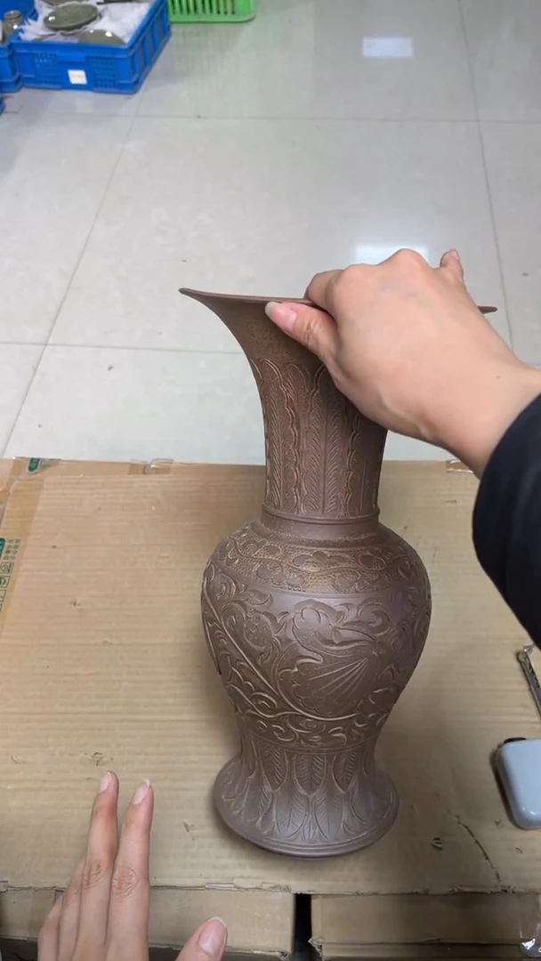 陶瓷422纯手工素烧刻花花瓶