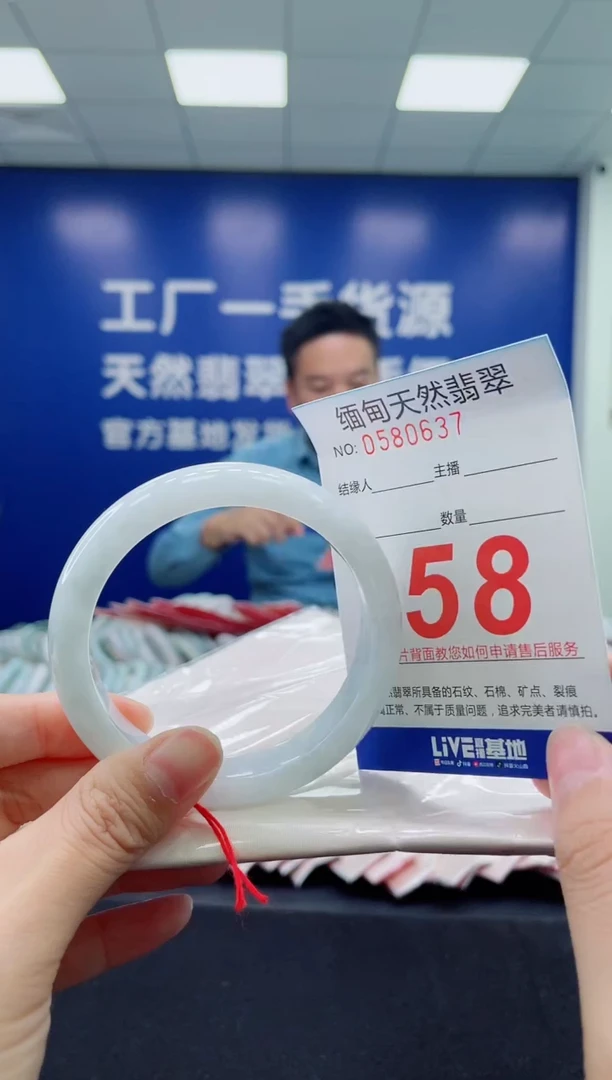 未镶嵌手镯翡翠天然翡翠手镯