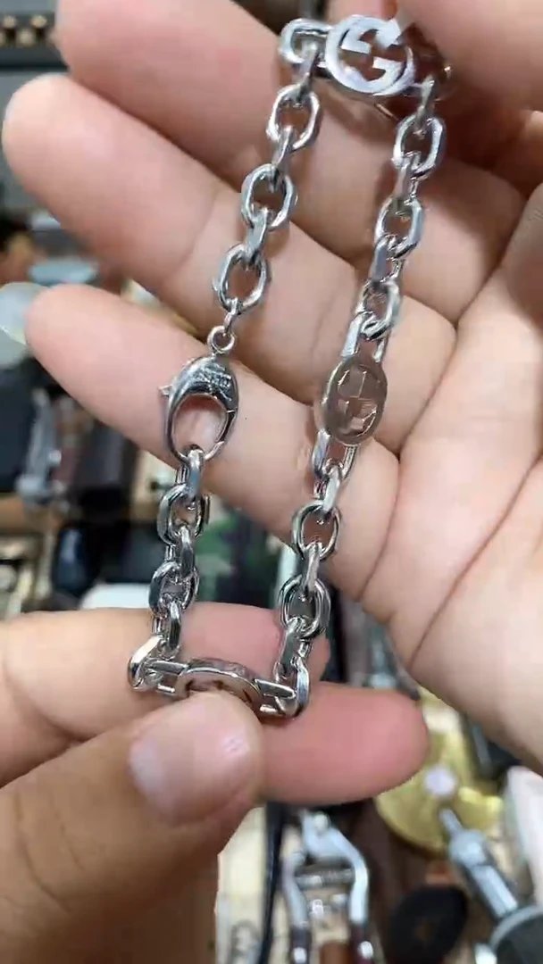 瓷片闪购商品  如图所示