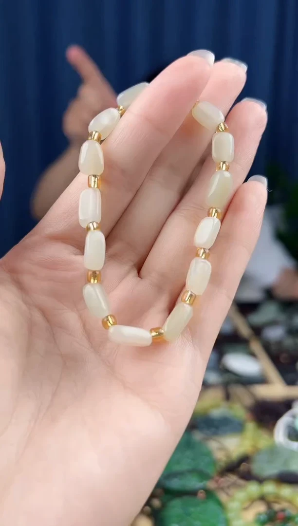 和田玉未镶嵌挂件AA拍一发一，多样性发货