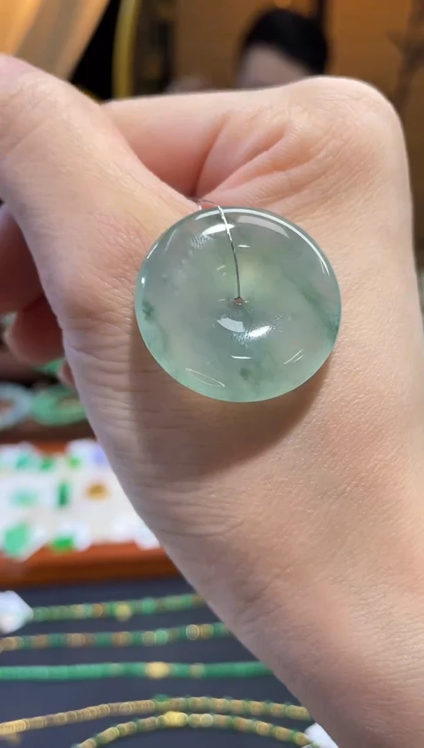 颈饰未镶嵌翡翠平安扣