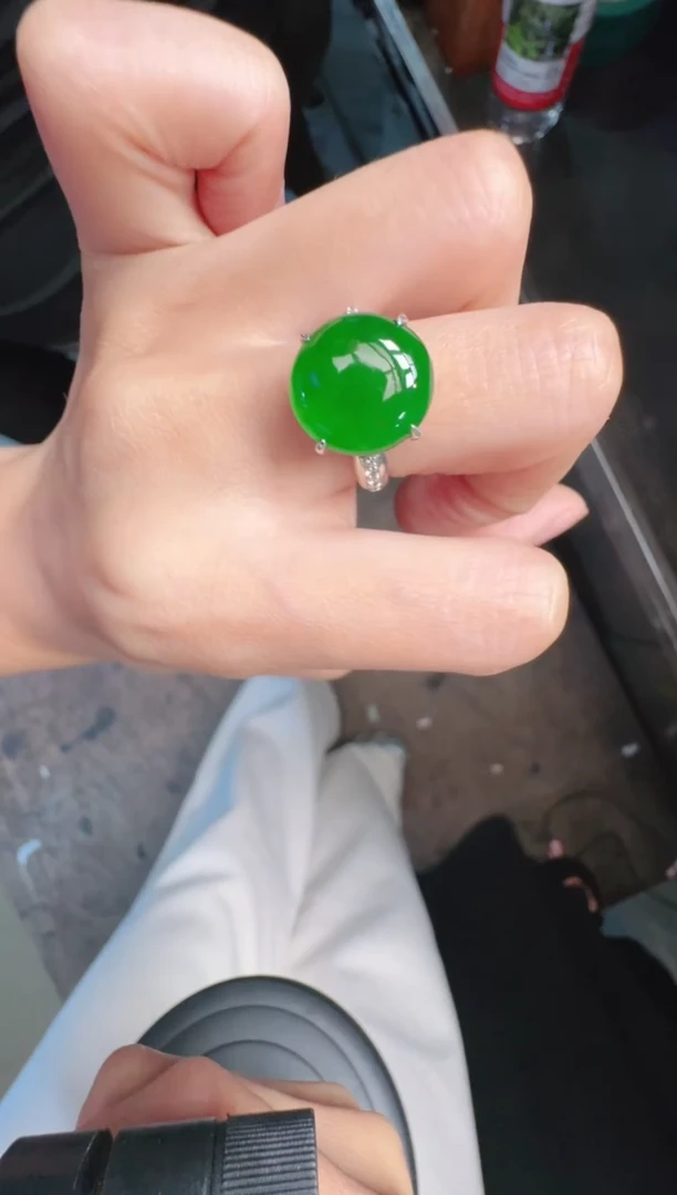 未镶嵌定制翡翠A货有轻微色差属于正常现象，戒指1