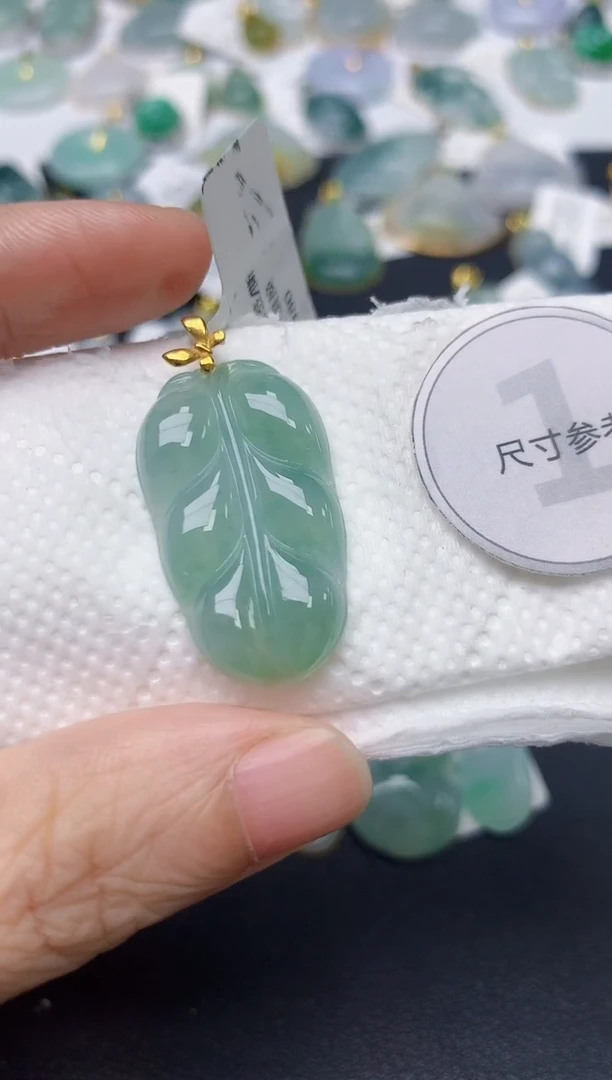 颈饰18K金镶嵌翡翠天然缅甸A货翡翠