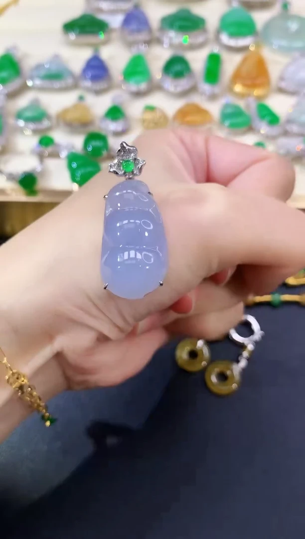 翡翠18K金镶嵌吊坠(不含链)豆子|8800