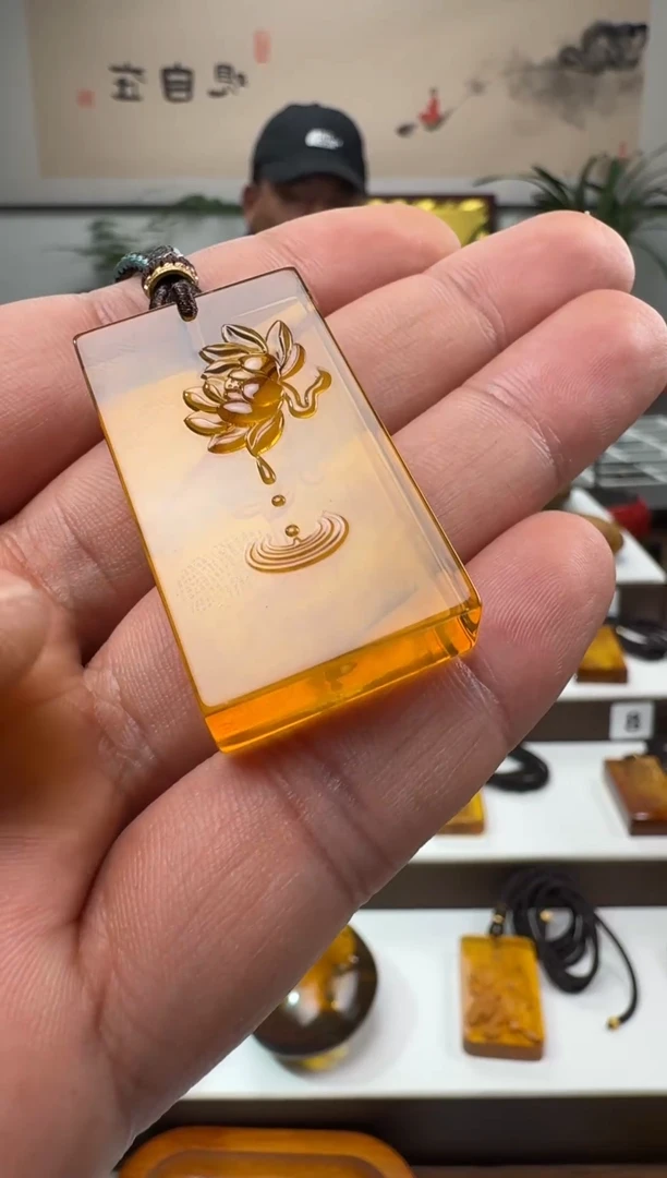 【闪购商品】琥珀颈饰未镶嵌缅甸琥珀仿古莲花滴水方牌吊坠