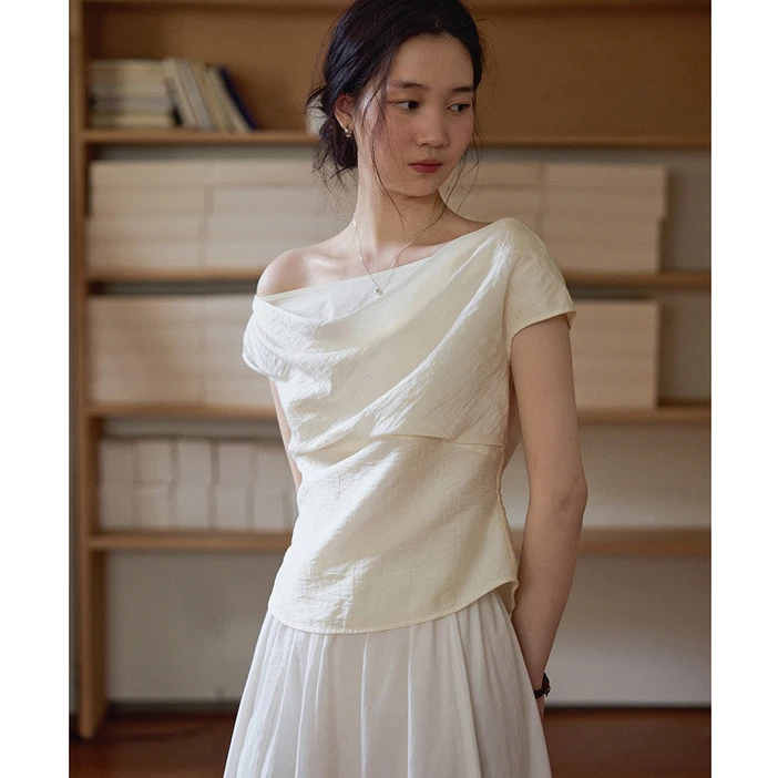 Nice people2025SS  天丝锦 光泽感荡领收腰上衣