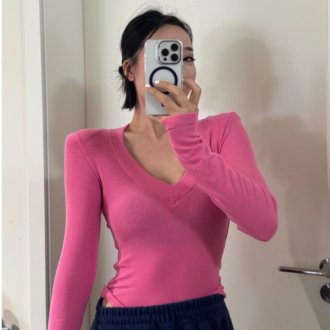 2025东大门新款“春日果盘系列”V领带垫肩打底T