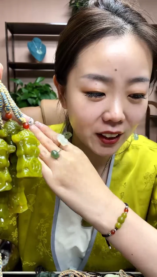 【闪购商品】岫玉未镶嵌吊坠多样性发货其中一件财神