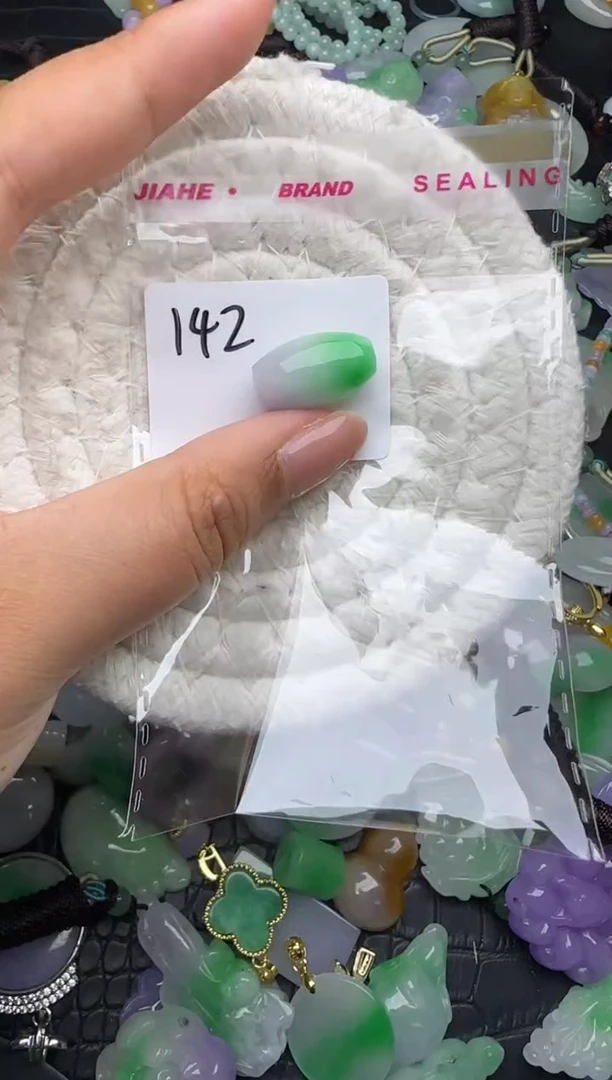 颈饰未镶嵌翡翠缅甸翡翠吊坠