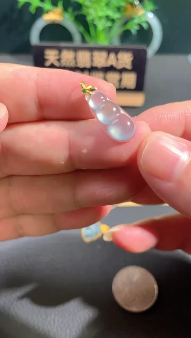 翡翠18K金镶嵌颈饰翡翠