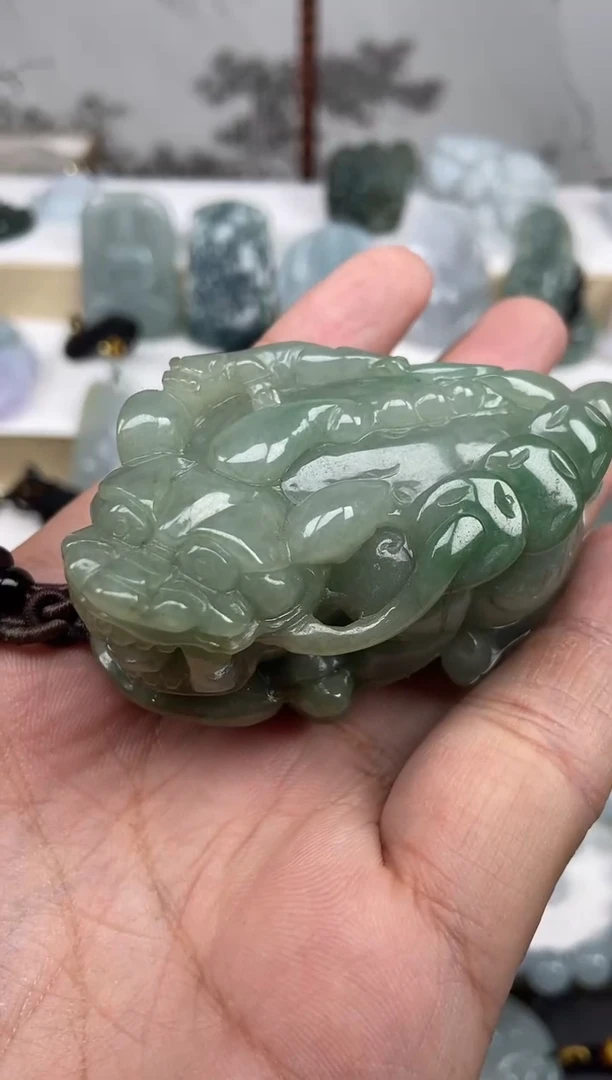 颈饰未镶嵌翡翠貔貅