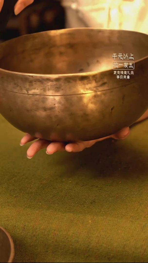 1尼泊尔21cm莲花器型老钵