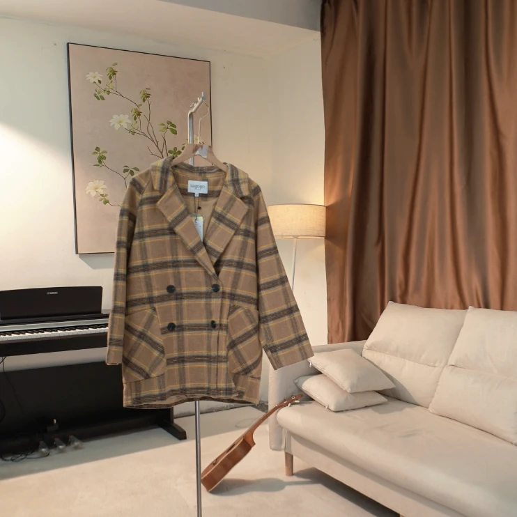 G044 中长款英伦风双排扣格纹绵羊毛毛呢外套女 54YX42