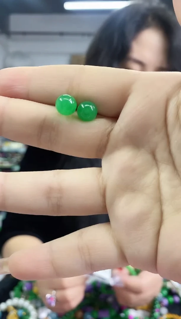 翡翠未镶嵌耳饰多样性发其一颜色微差